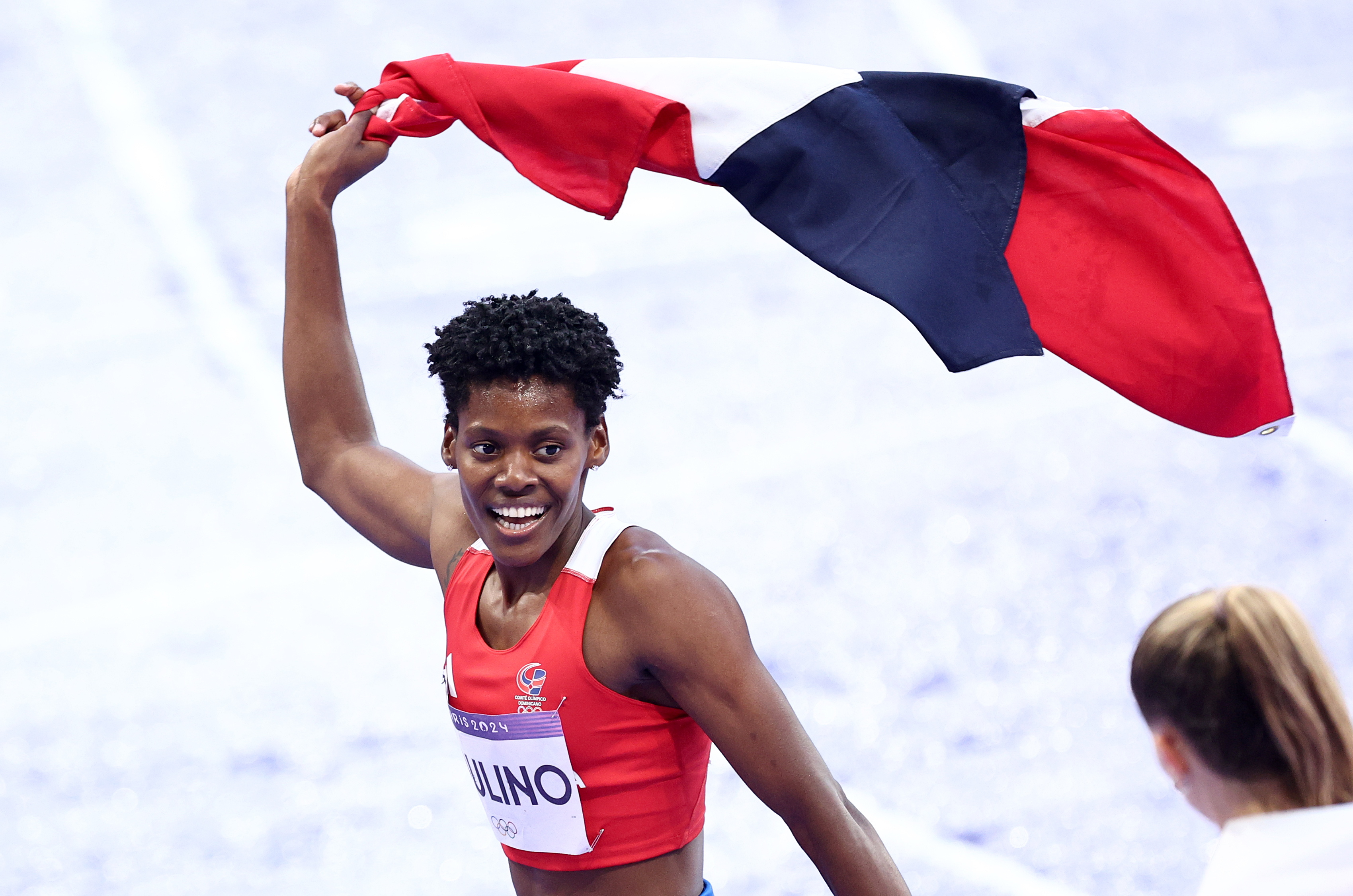 La dominicana Marileidy Paulino ganpo el oro en los 400 metros femenino.