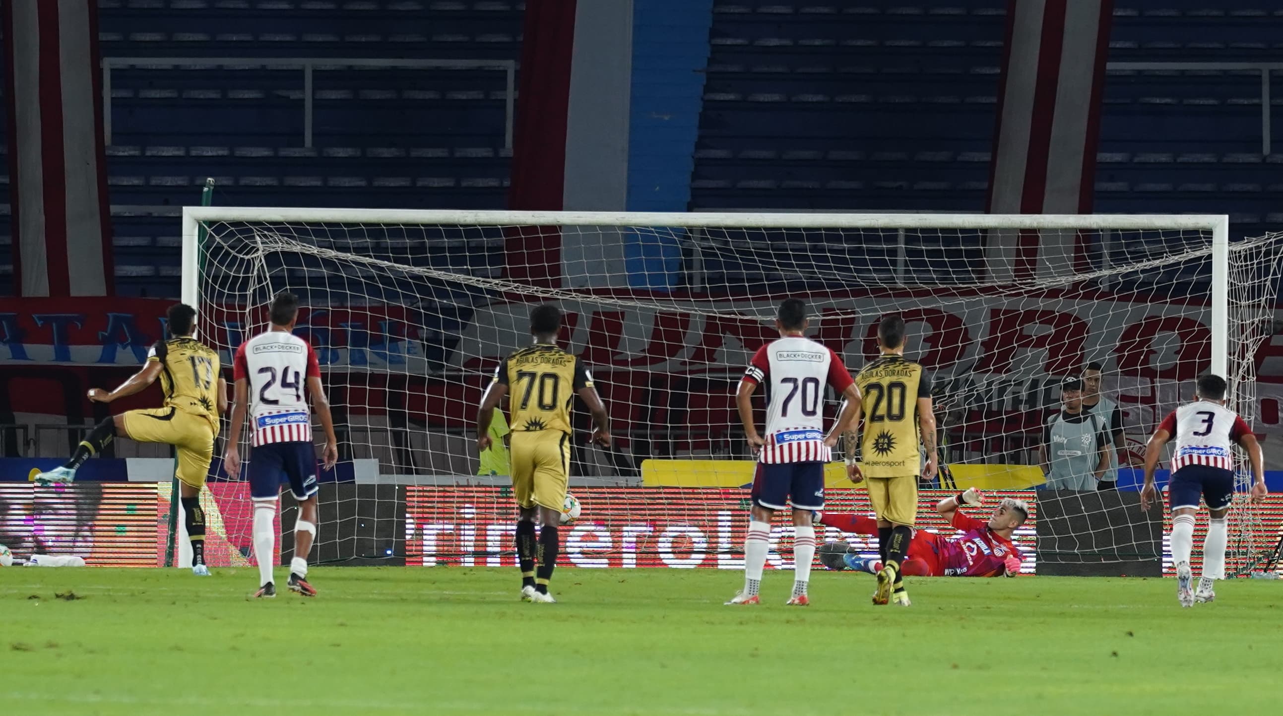 Primer gol de Águilas Doradas.