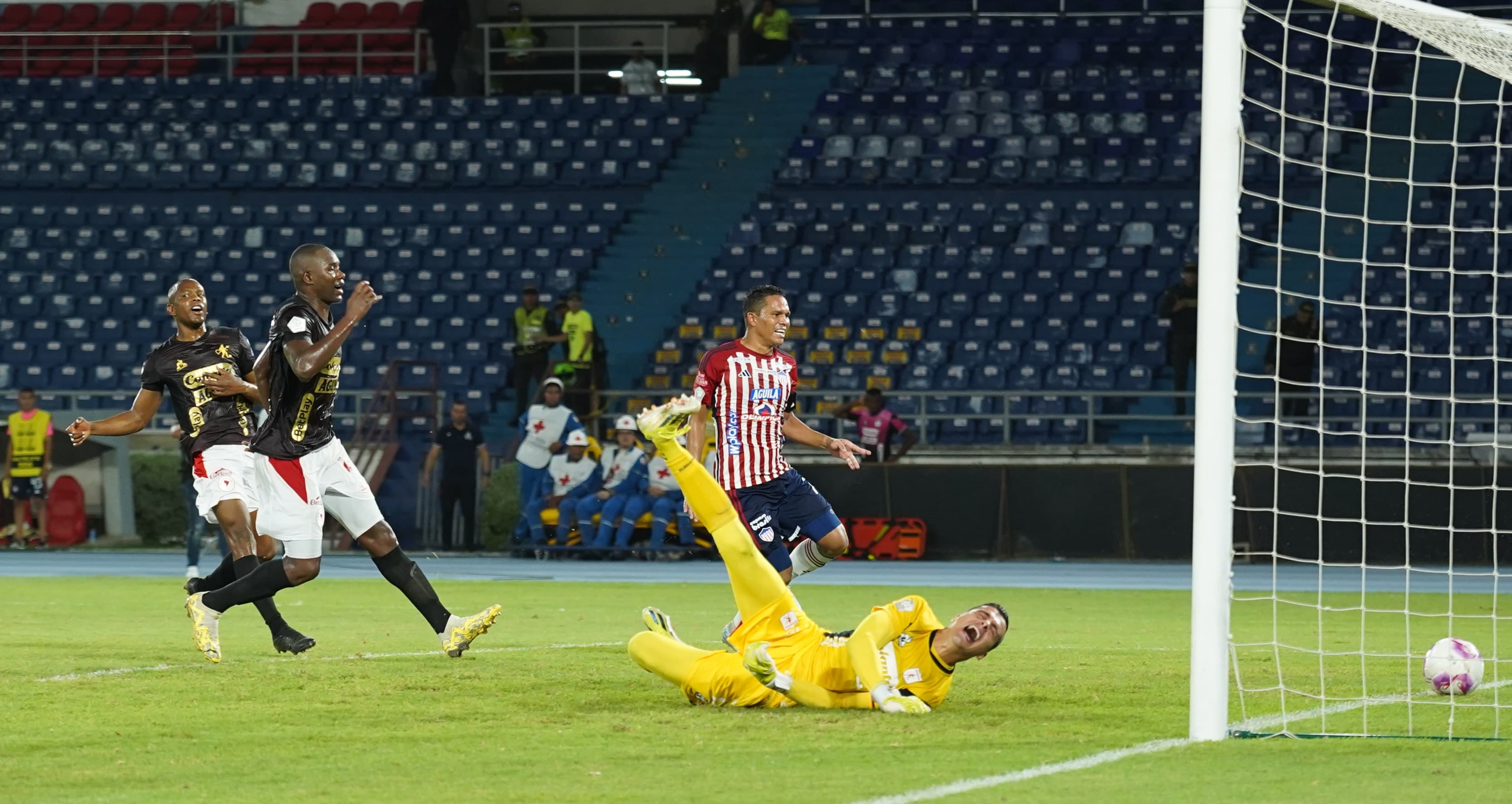 Autogol del América.