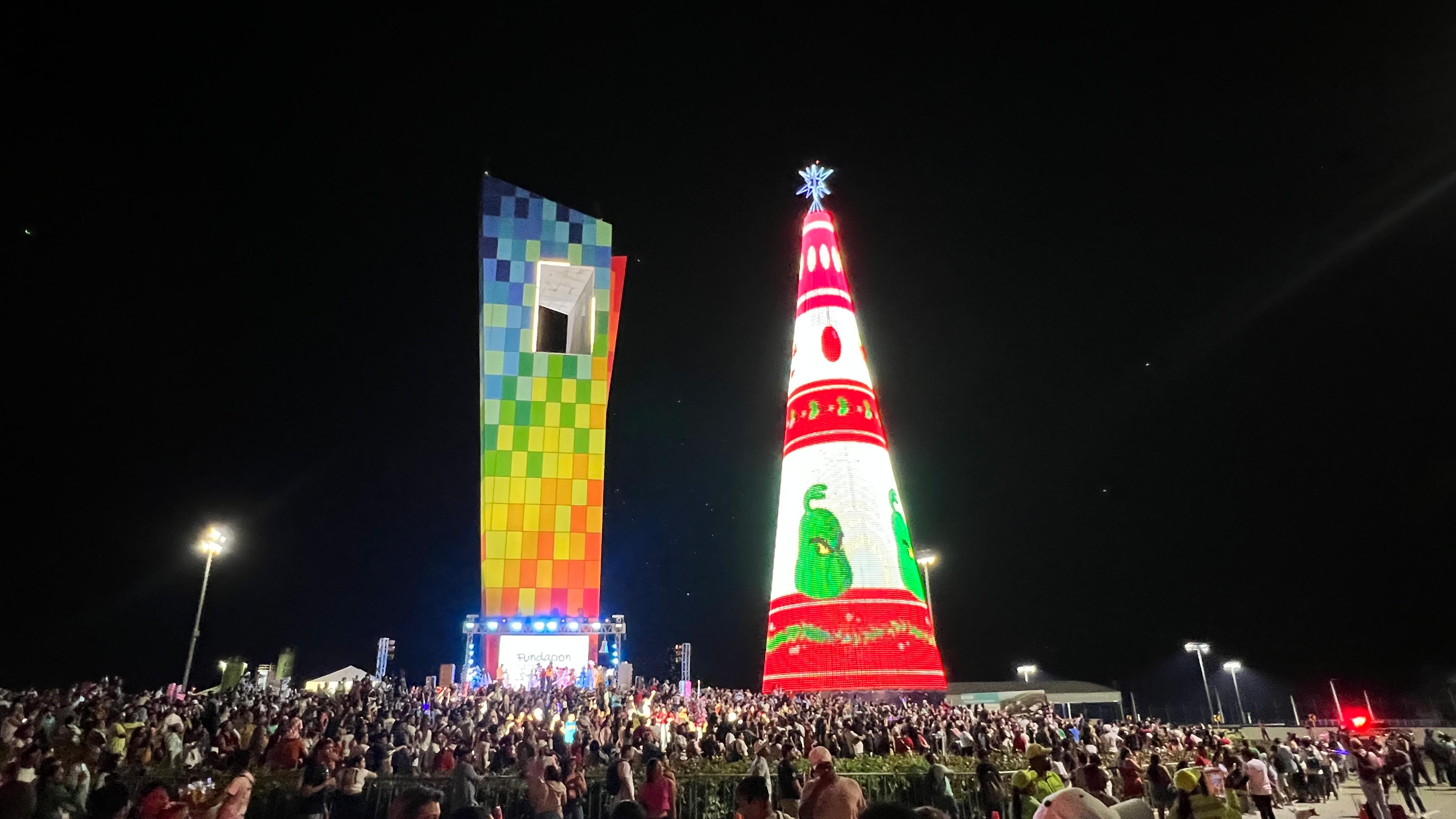 El árbol de Navidad más alto de Colombia. 