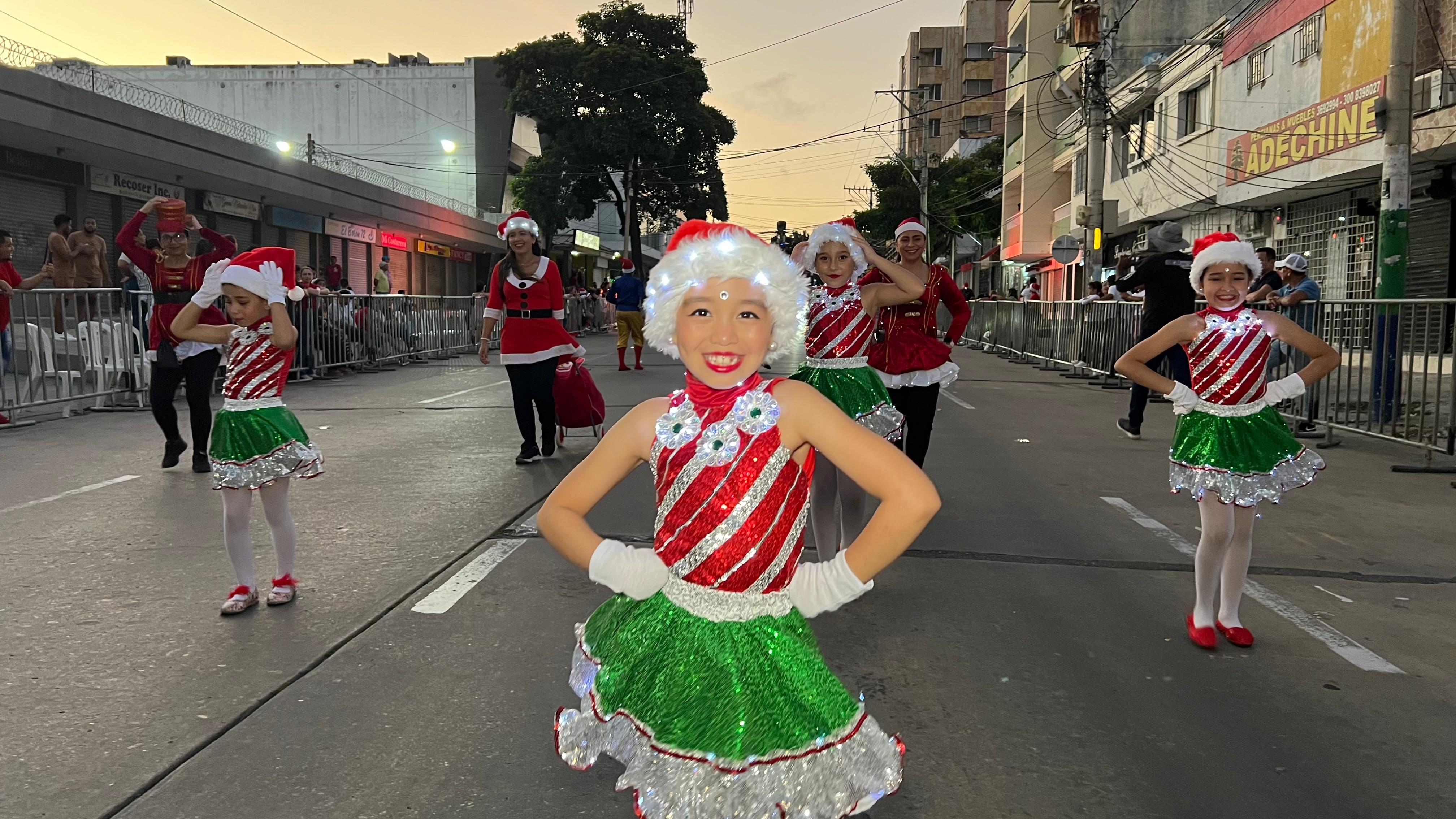 Sonrisas durante el desfile.