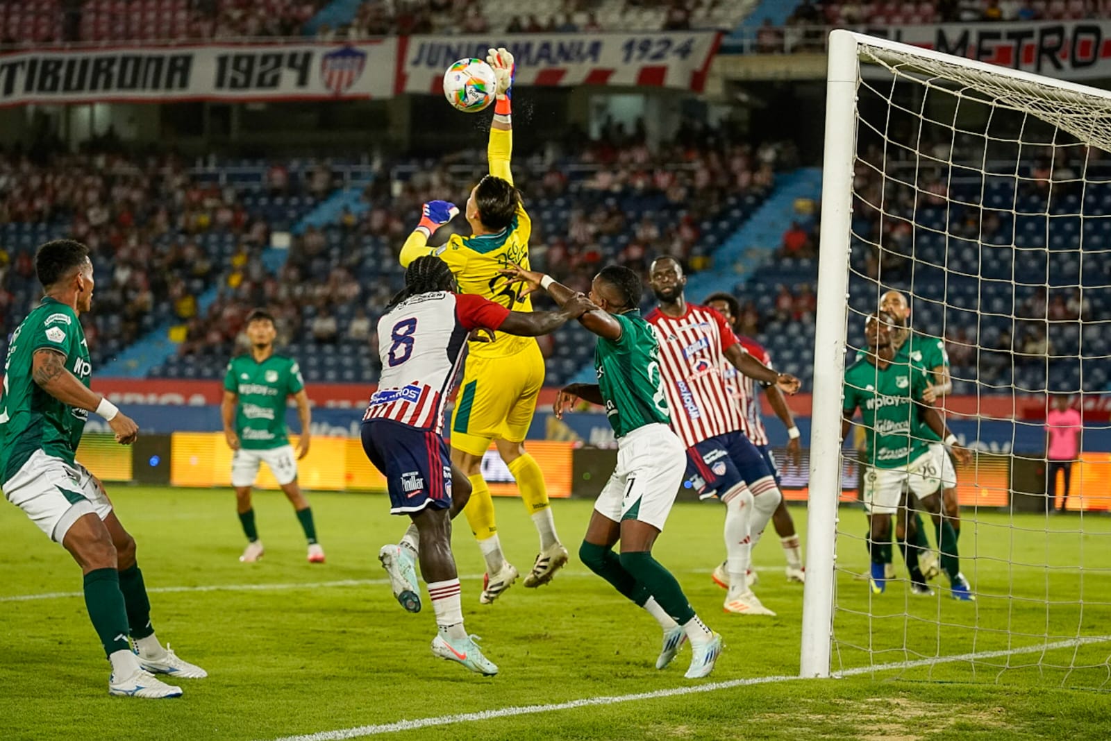 Aspecto del partido entre Junior y Deportivo Cali. 