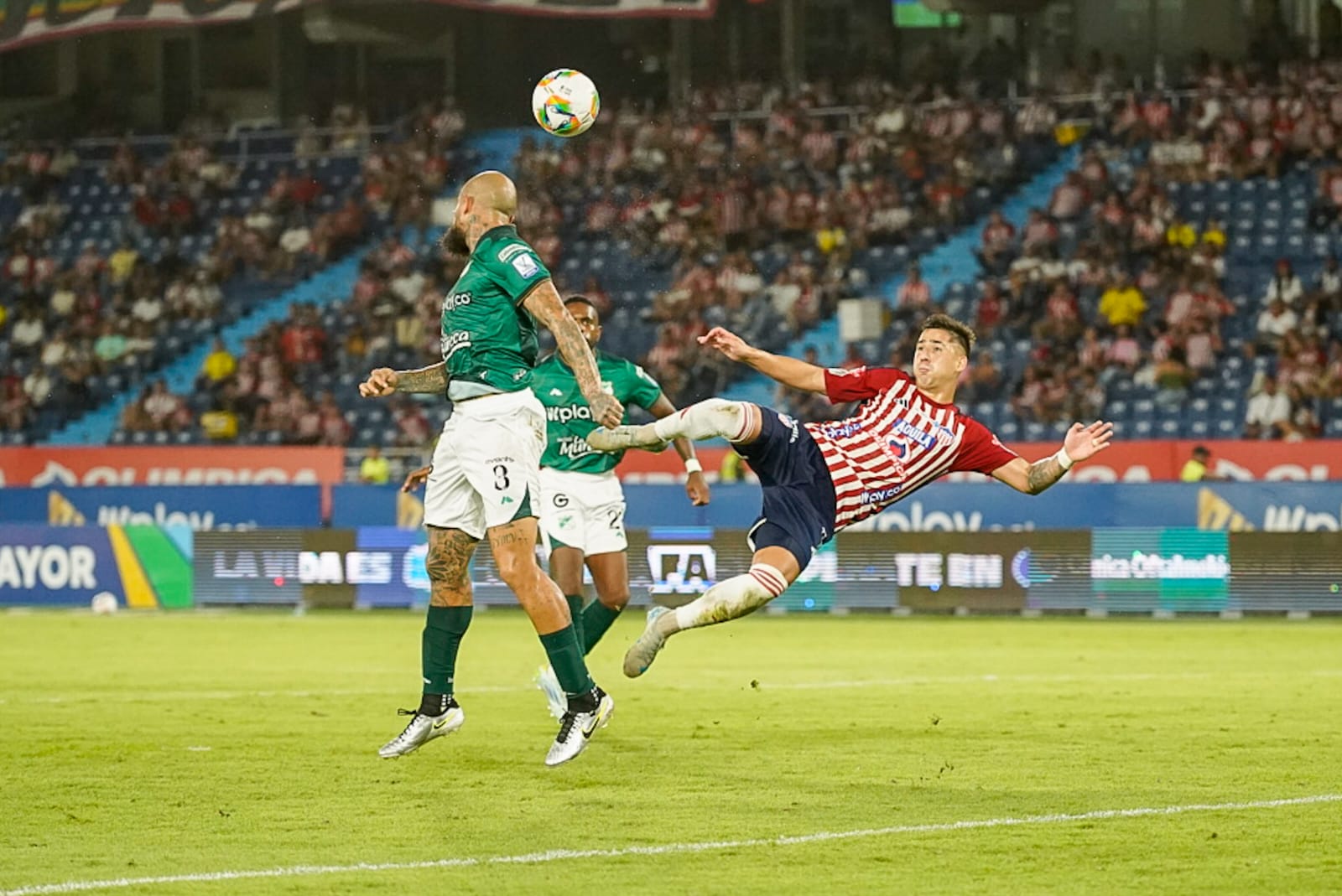 Aspecto del partido entre Junior y Deportivo Cali. 