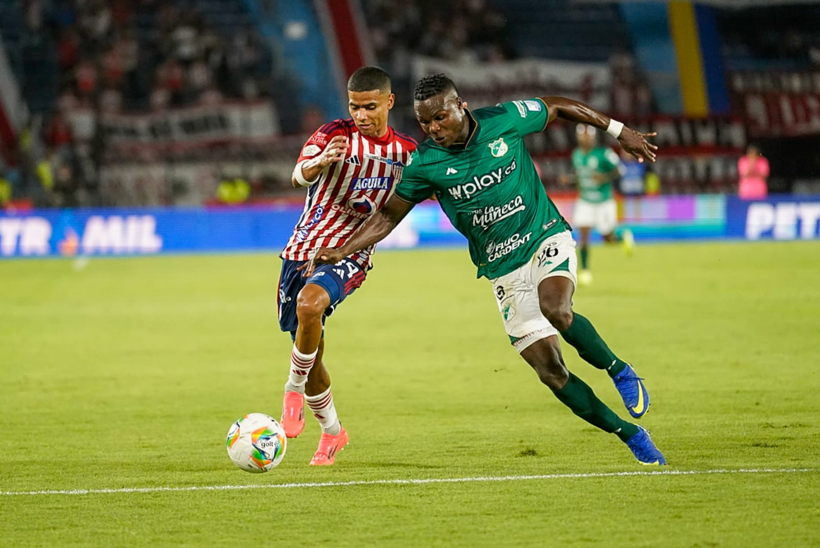 Aspecto del partido entre Junior y Deportivo Cali. 