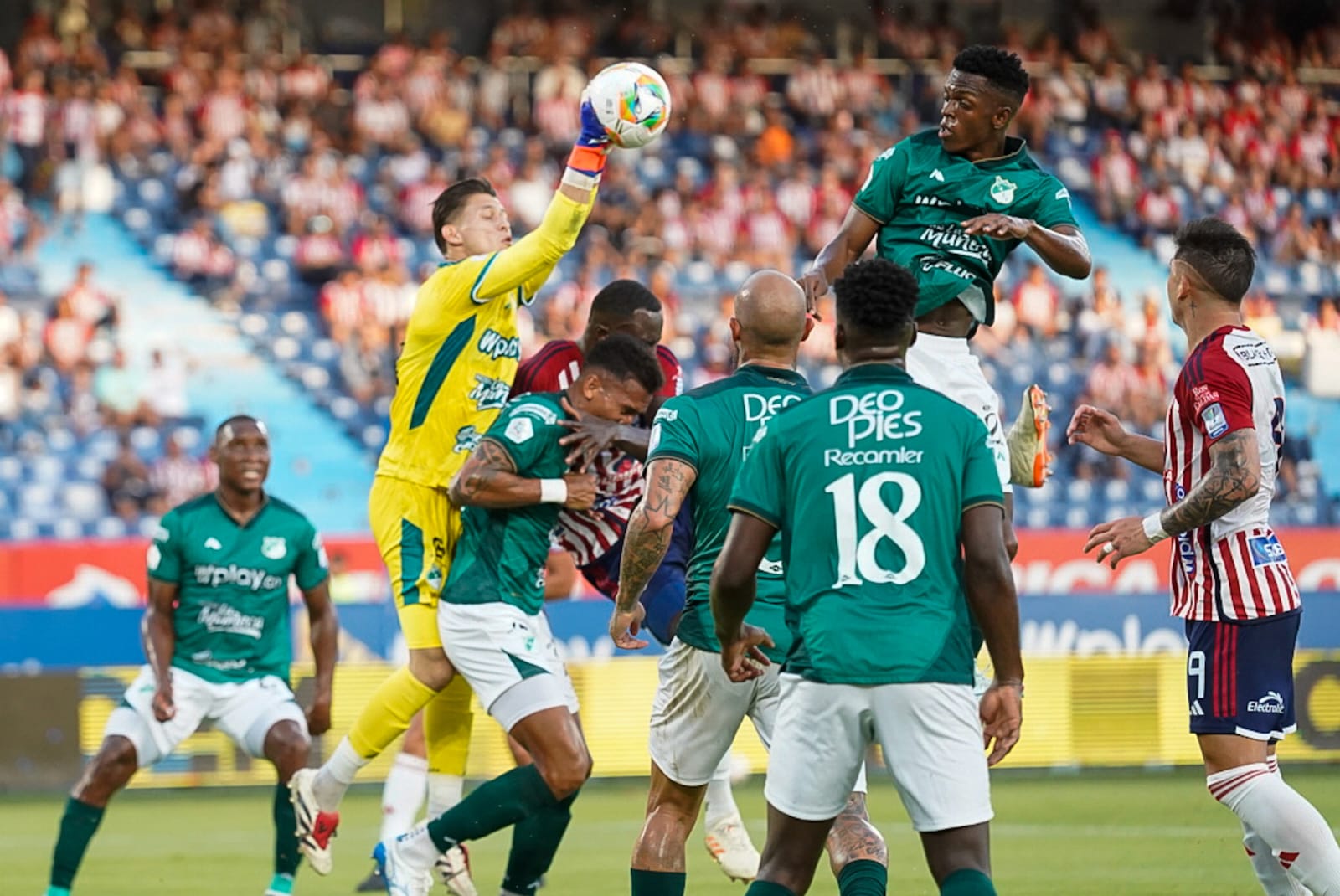 Aspecto del partido entre Junior y Deportivo Cali. 