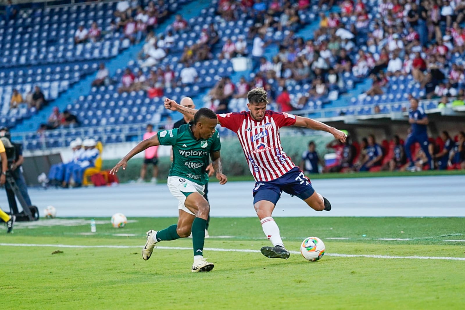 Aspecto del partido entre Junior y Deportivo Cali. 