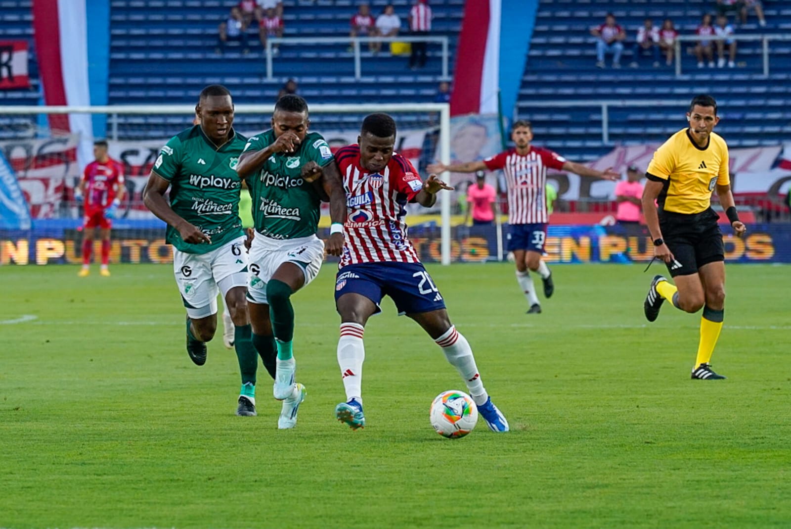 Aspecto del partido entre Junior y Deportivo Cali. 