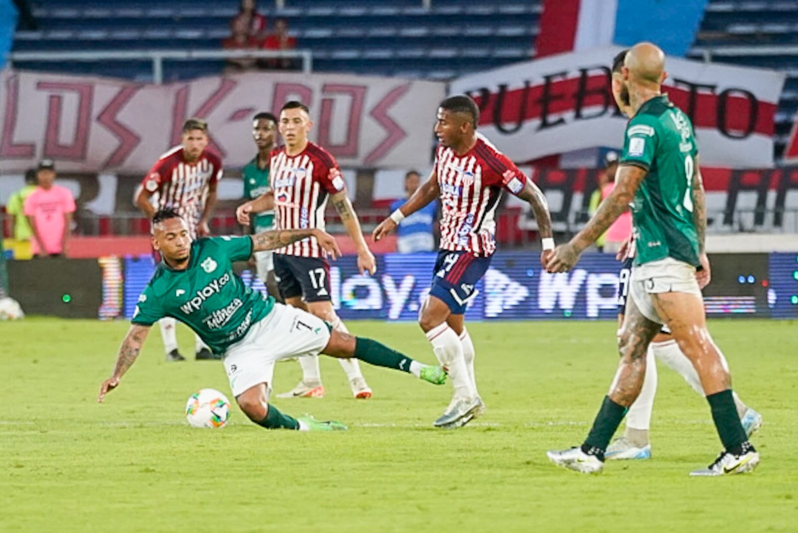 Aspecto del partido entre Junior y Deportivo Cali. 