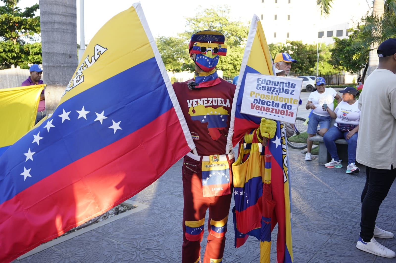 Varios participantes exigen que sea Edmundo González el Presidente este viernes.