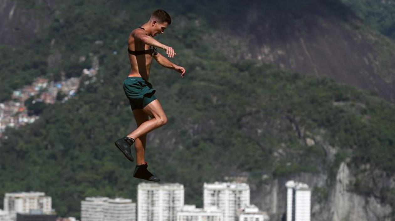 Un acróbata del Circo del Sol durante un calentamiento en Río de Janeiro.