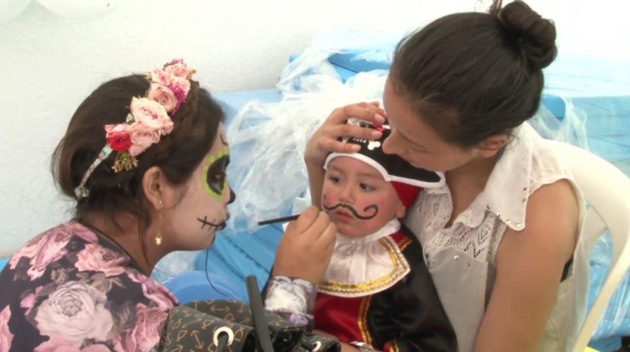 Hay que tener especial cuidado en el maquillaje a los niños más pequeños.
