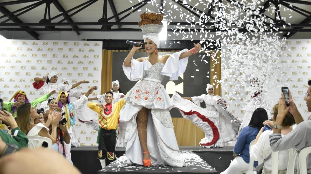 La reina del Carnaval, Valeria Abuchaibe desfilará con su atuendo de 'Palenqueya'.