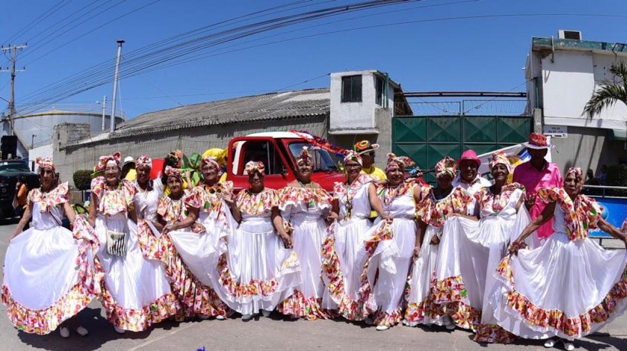 Impacto social del barrio Cevillar desfiló en la Gran Parada de Comparsas de Fantasía, en el Cumbiódromo.