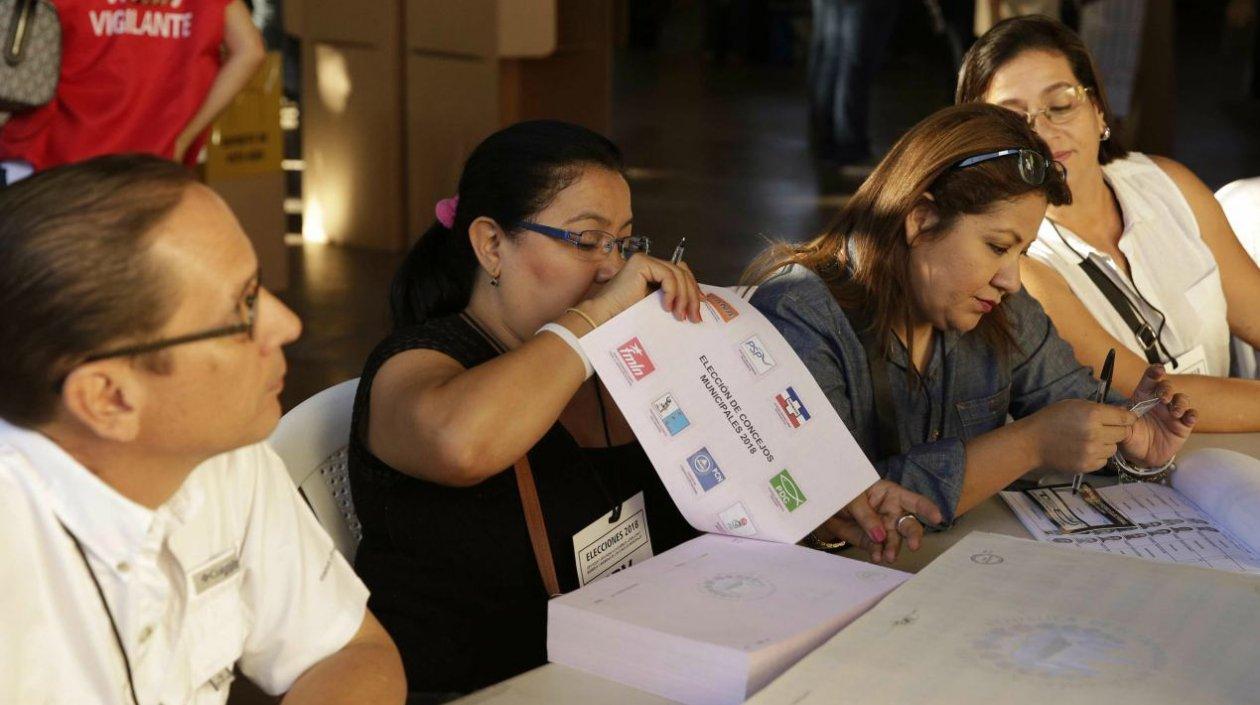 El Salvador celebra elecciones legislativas y municipales en todo el país.