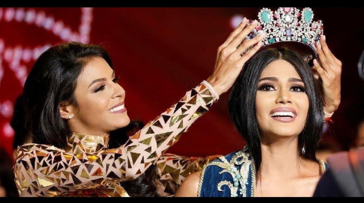 Sthefany Gutiérrez al ganar la corona del Miss Venezuela 2017.