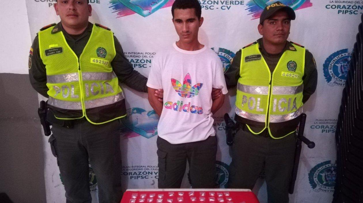 Víctor Danilo Martínez Garizábalo, de 25 años, capturado con las 100 bolsitas de base de coca.