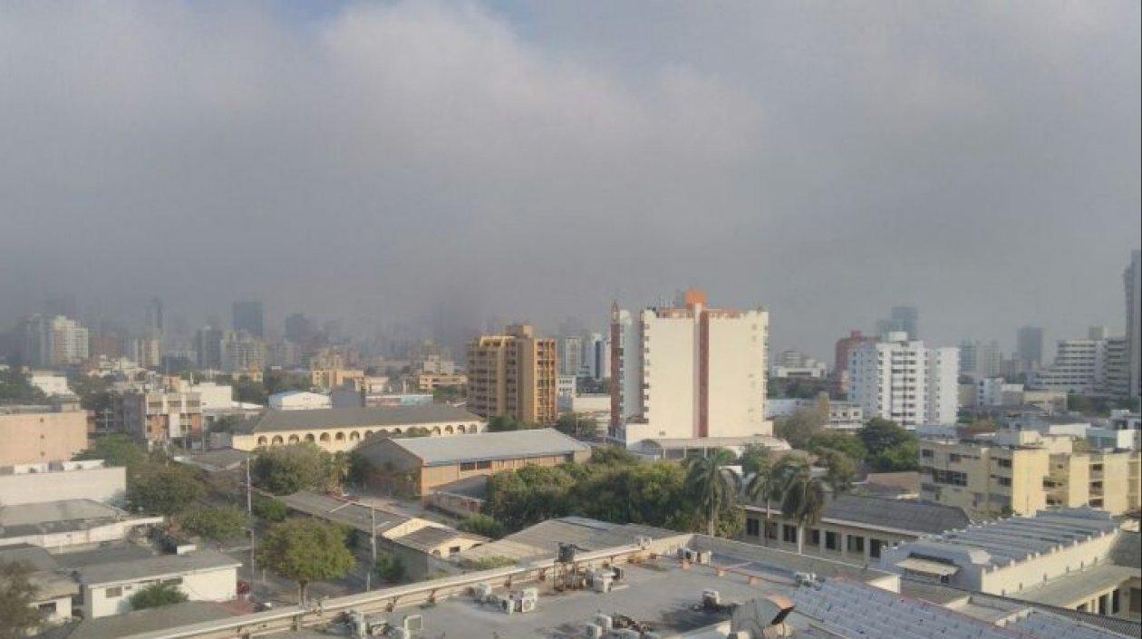 Así se veía el humo en el norte de la ciudad por las quemas en el Parque Isla Salamanca. 