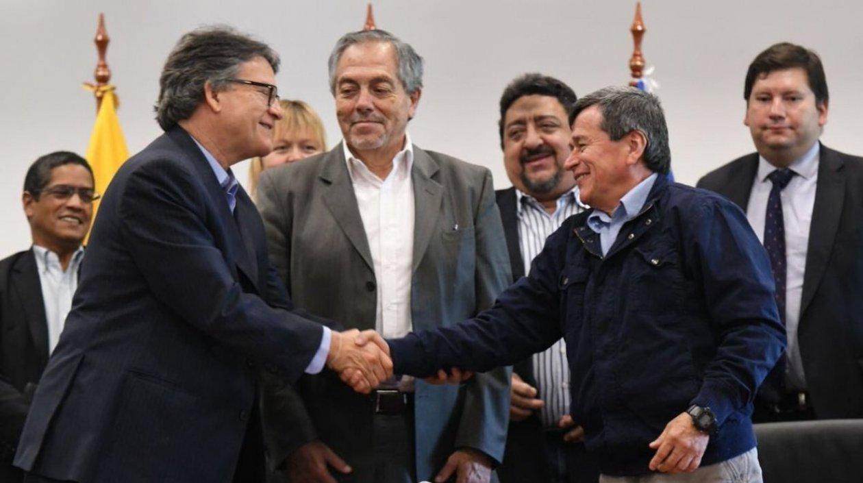 Gustavo Bell y Pablo Beltrán, jefes negociadores del Gobierno y el ELN, respectivamente.