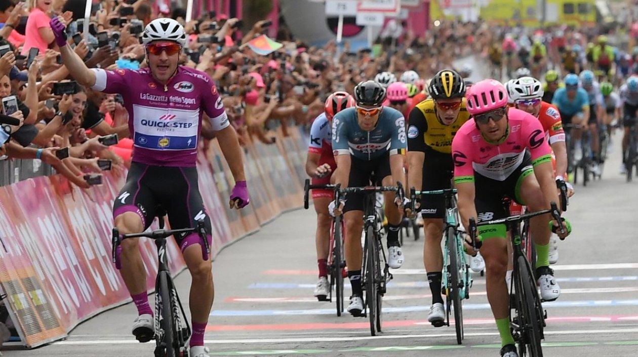 Elia Viviani ganó su segunda etapa del Giro. 