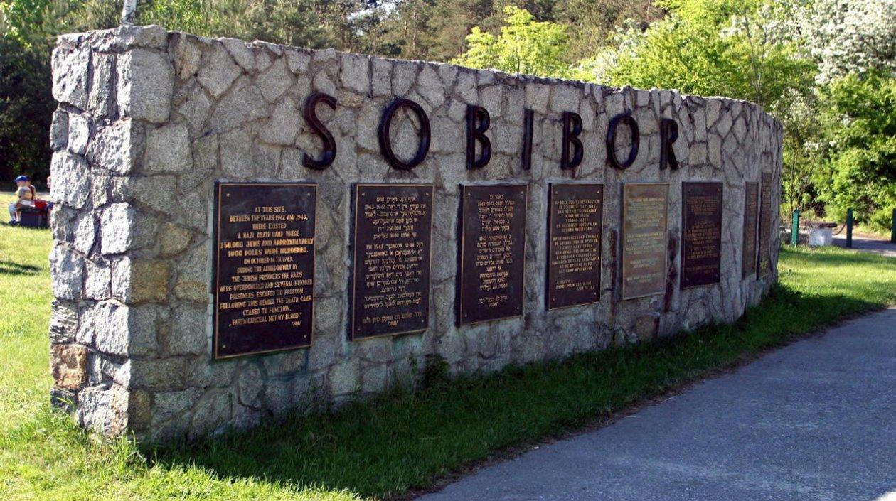 Monumento conmemorativo del campo de exterminio de Sobibor en Polonia