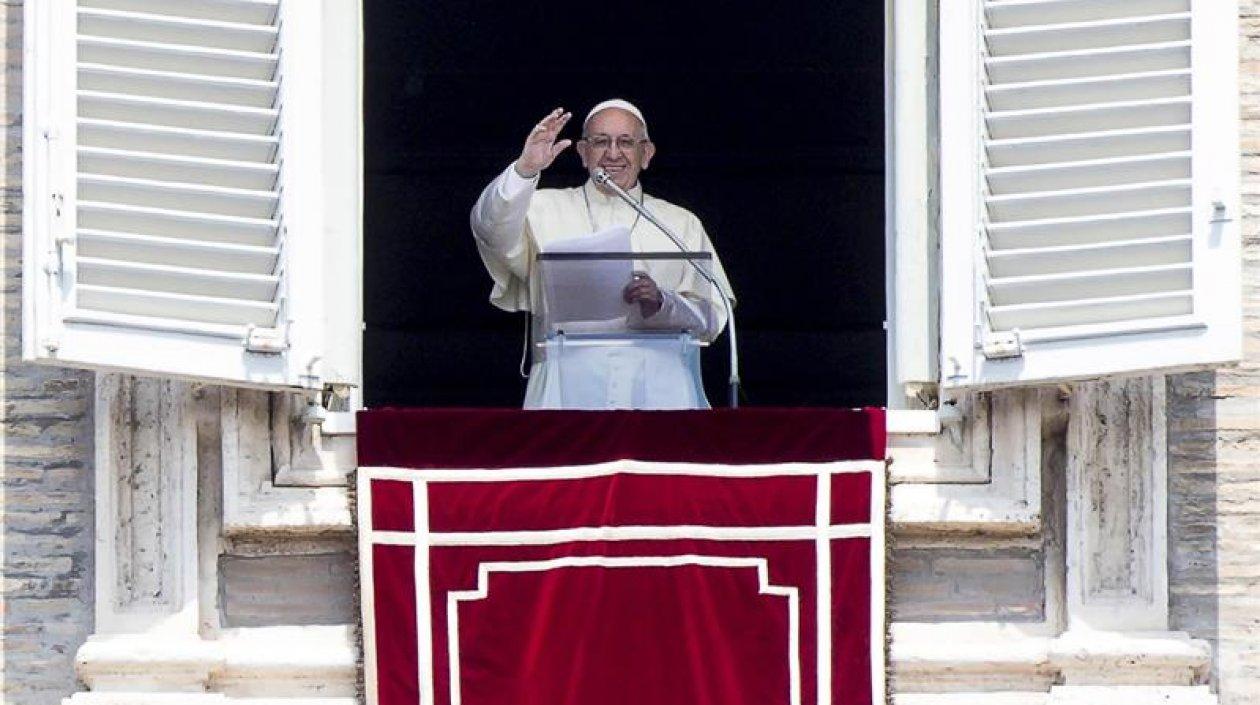 El Papa Francisco durante el 'Regina Coeli' rezó por Venezuela.