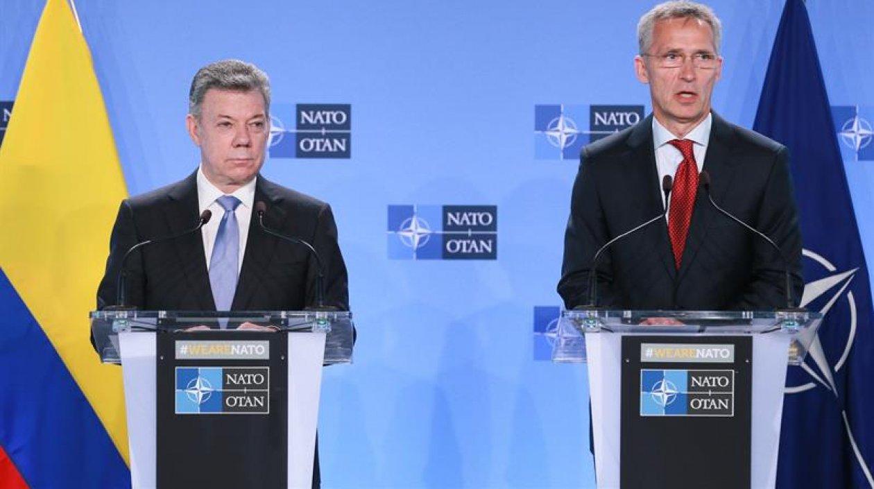 El presidente de Colombia, Juan Manuel Santos y el secretario general de la OTAN, Jens Stoltenberg.