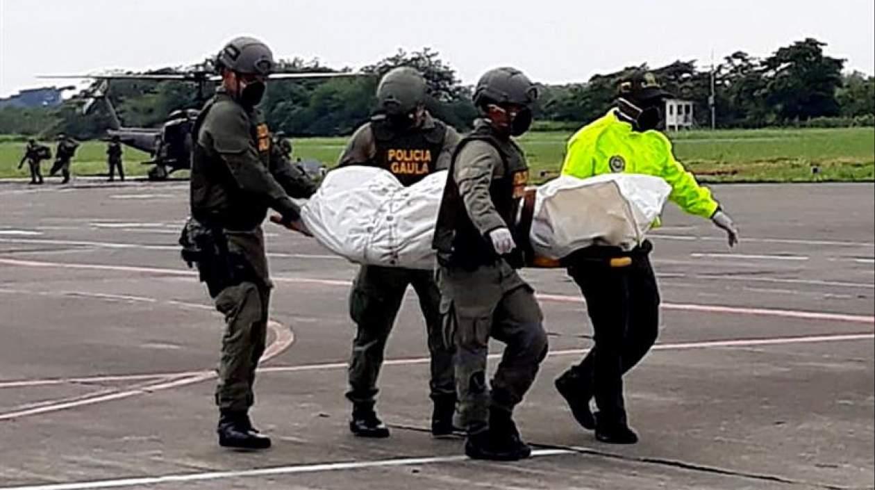 Policía colombiana traslada los cuerpos del equipo periodístico ecuatoriano