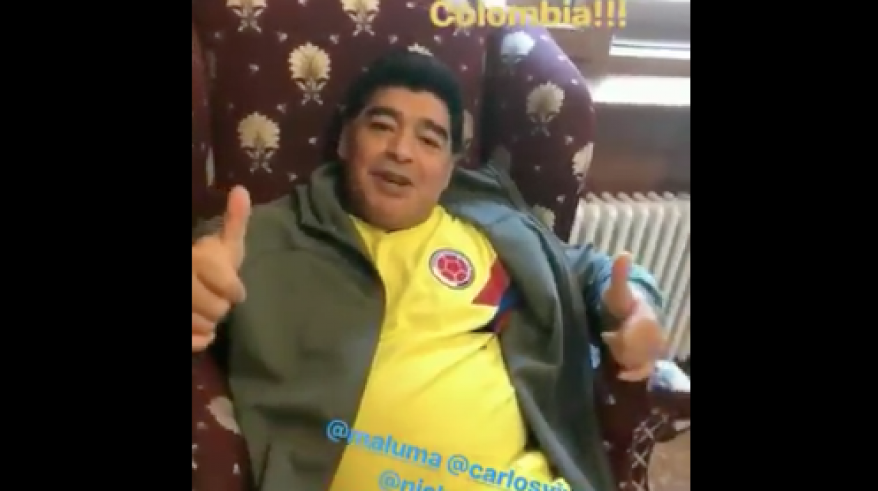 Diego Armando Maradona con la camiseta de Colombia.