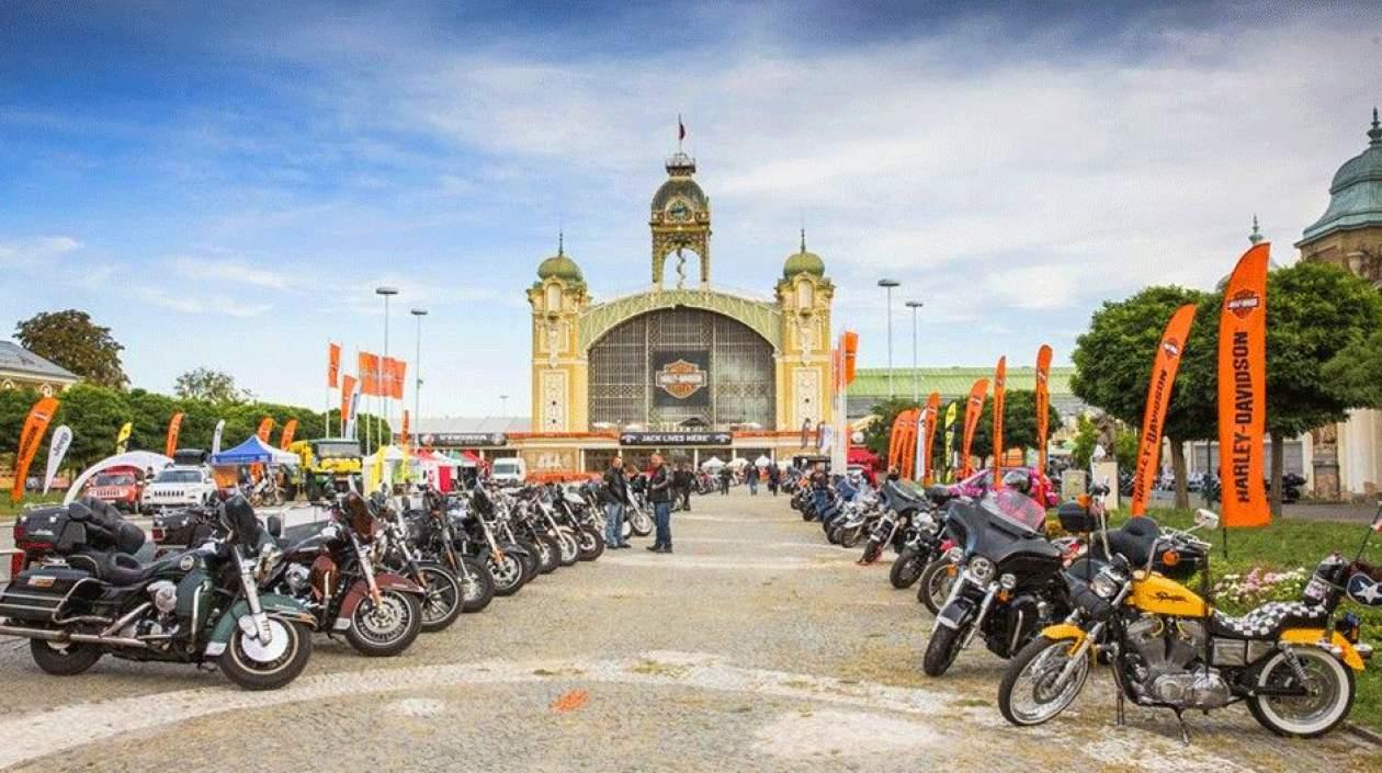 Exhibición de Harley-Davidson en Praga.