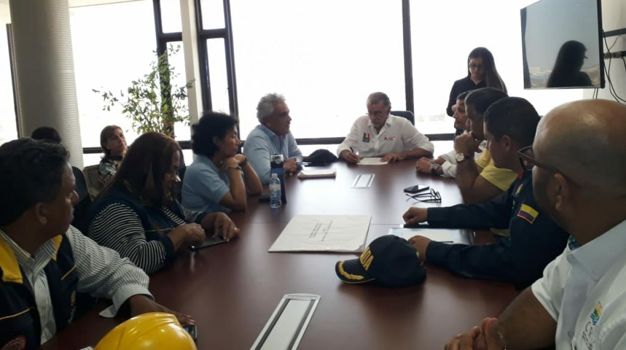 El ministro de Ambiente, Ricardo Lozano junto al Gobernador Eduardo Verano y demás autoridades.