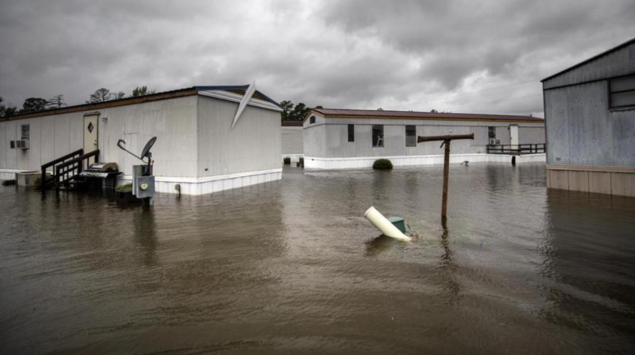 Casas y calles inundadas. 