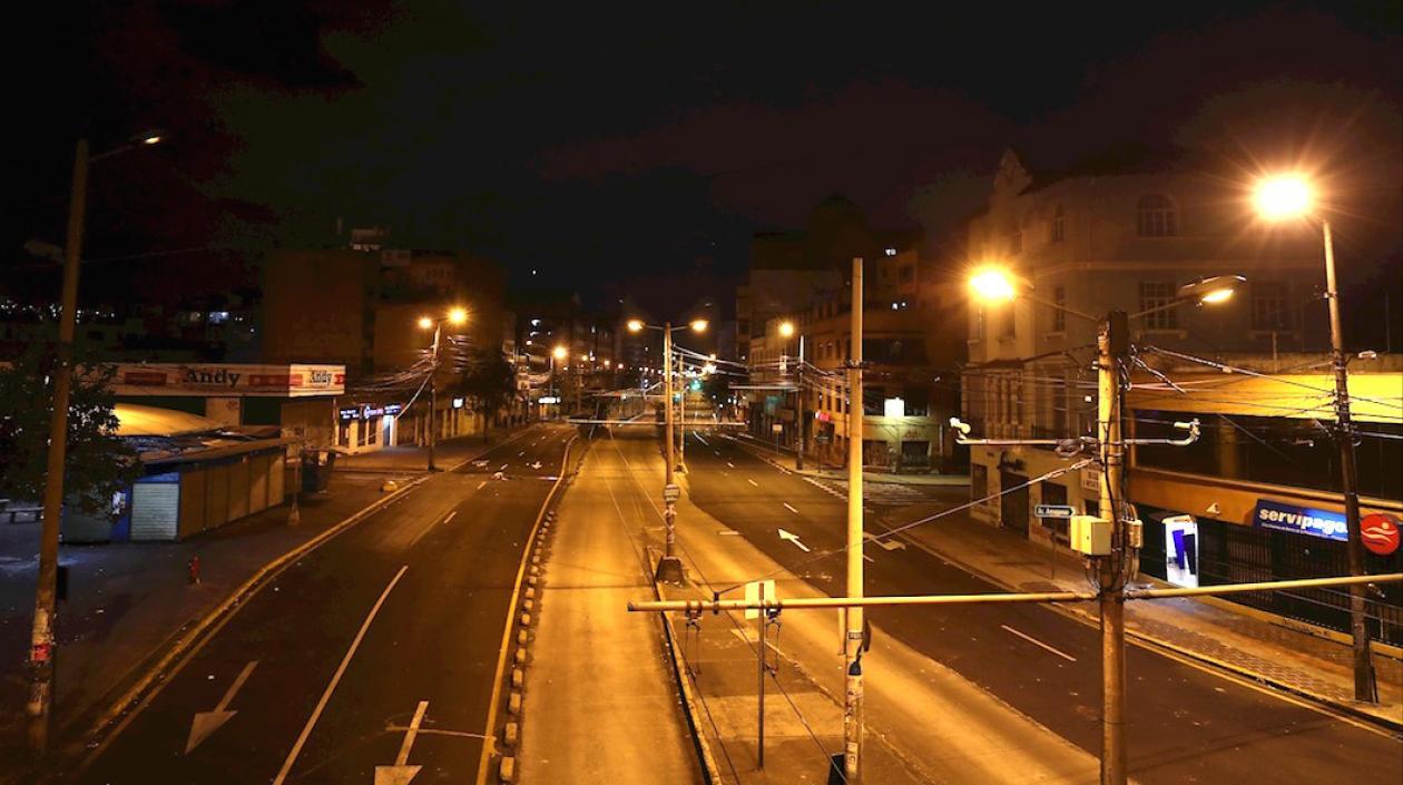 Calles vacías en Quito tras el 'toque de queda'.