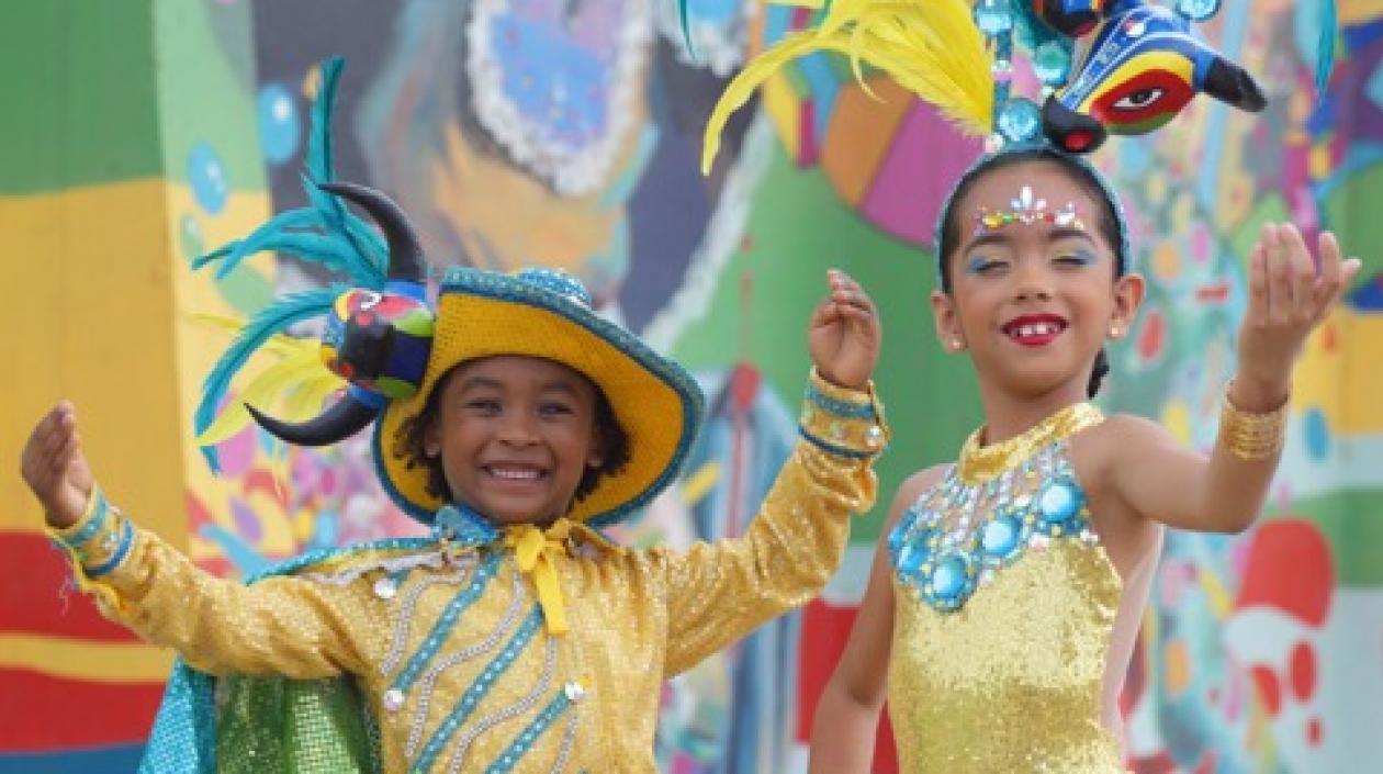 Isaac Molina y Sharielle López, reyes infantiles de la comparsa 'Torito en Carnaval'.