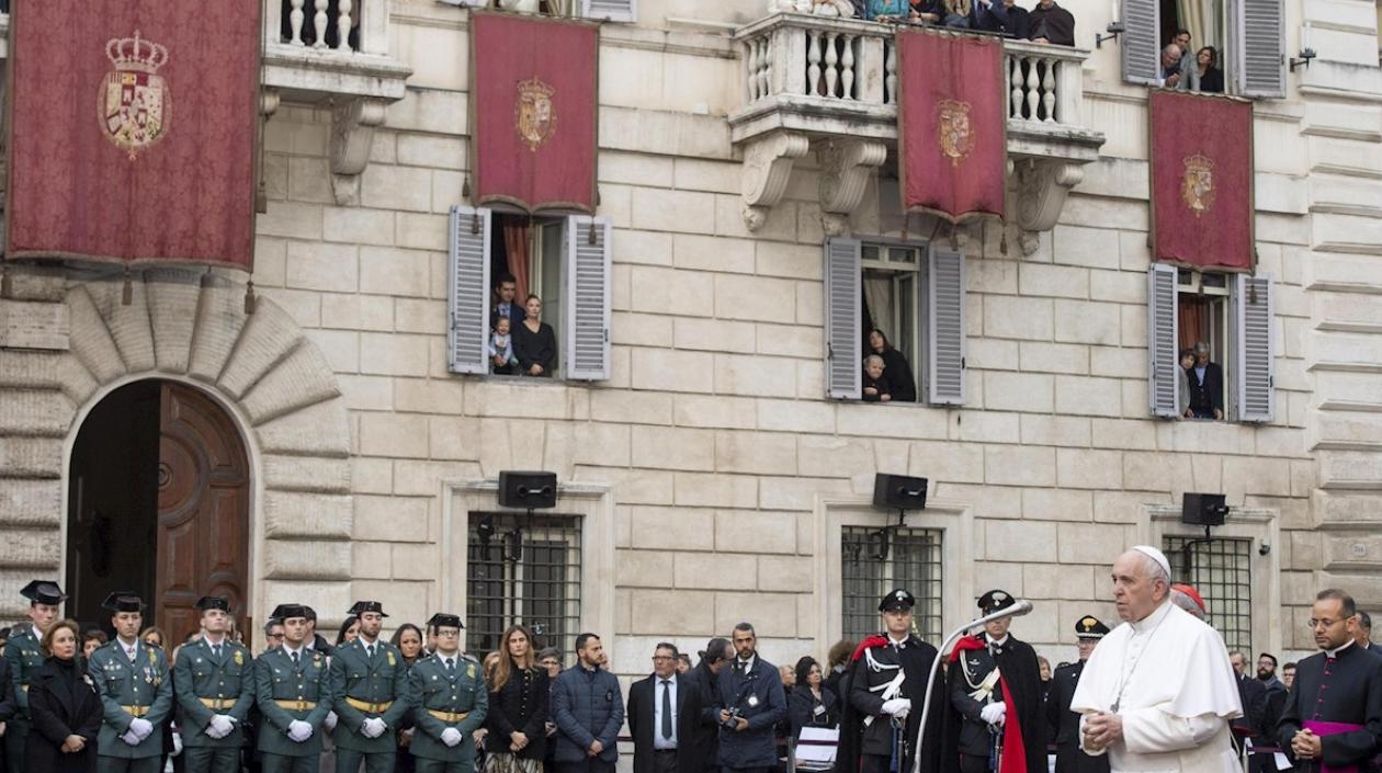 Papa Francisco en la tradicional visita a la Plaza España en Roma, que hace todos los años el 8 de diciembre.