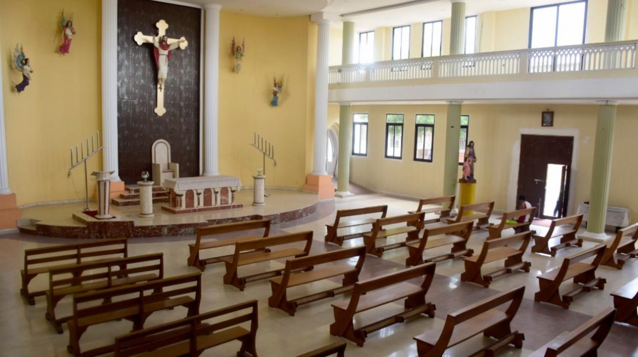 Interior de la iglesia San Rafael, en el barrio Montes de Barranquilla.