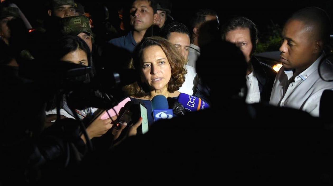 La Ministra del Interior, Nancy Patricia Gutiérrez, la noche de este sábado, al término de la jornada de diálogos.