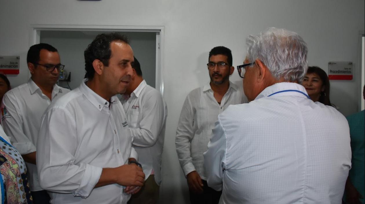 El Superintendente de Salud, Fernando Aristizabal visitando el Hospital Juan Domínguez Romero.