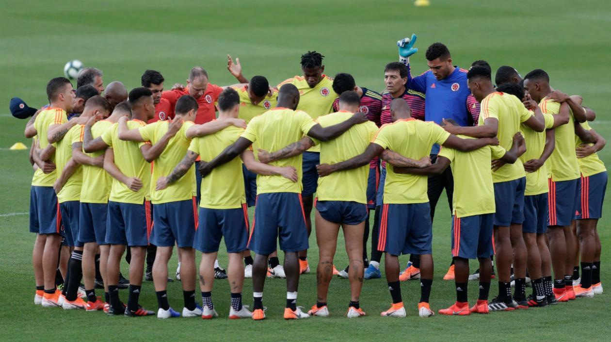 Jugadores de Colombia previo al entrenamiento. 
