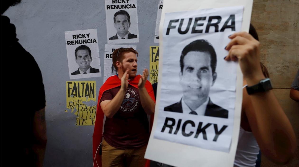 Manifestantes piden la renuncia del gobernador de Puerto Rico, Ricardo Rosselló.