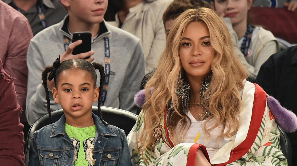 La cantante Beyoncé junto a su hija Blue Ivy.