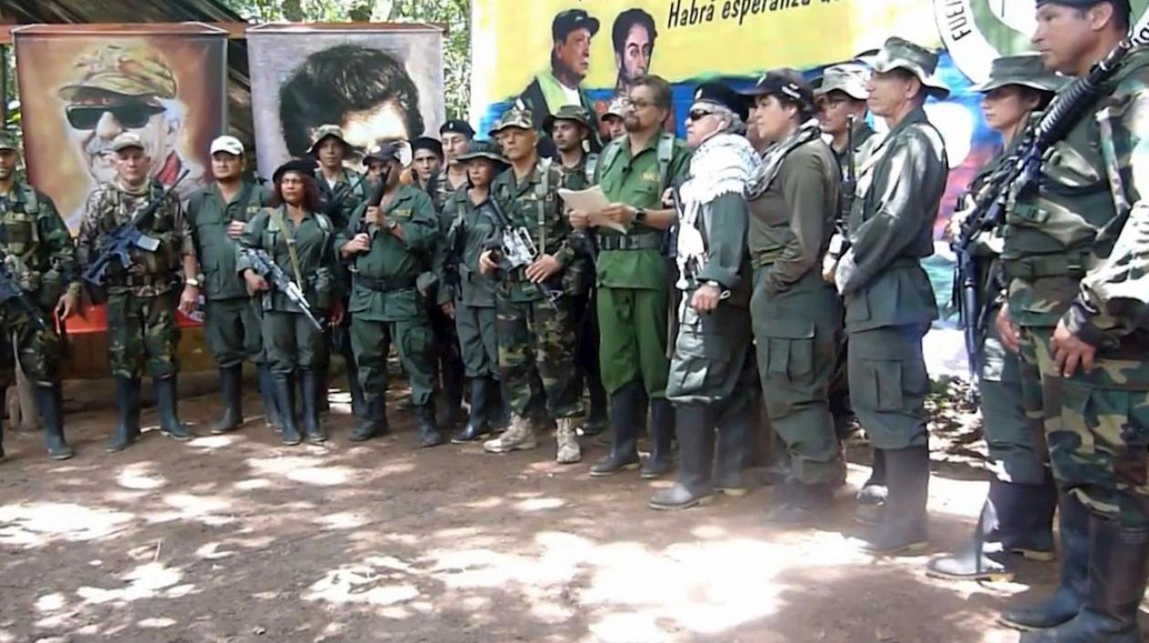 Imagen del video divulgado hoy en internet por las FARC-EP en el que el número dos de la guerrilla colombiana de las FARC, alias "Iván Márquez",c., cuyo paradero se desconoce desde hace más de un año.