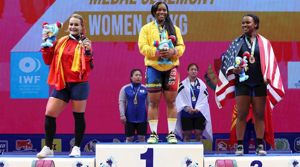 Leidy Solís logró dos medallas de oro para Colombia en el Campeonato Mundial de Pesas de Tailandia.