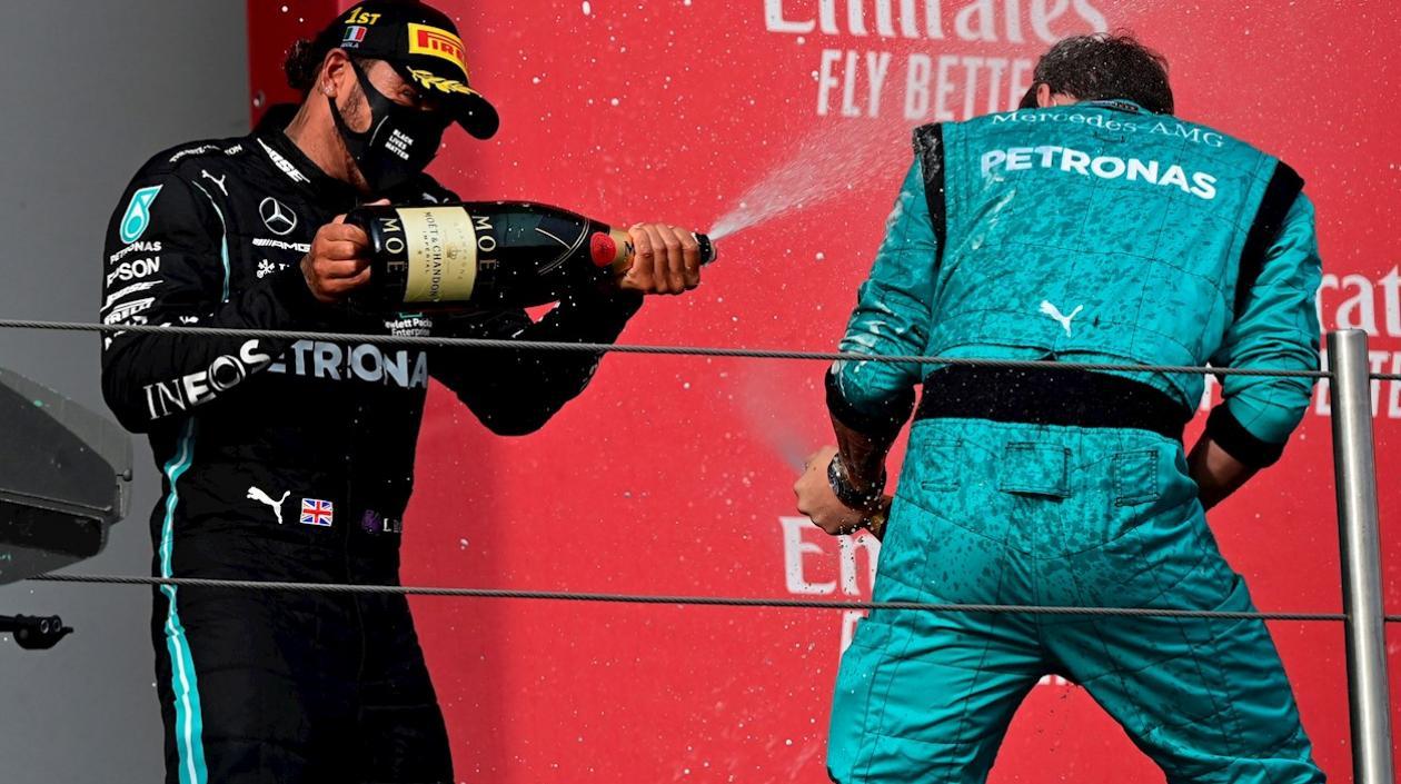 Lewis Hamilton celebra el triunfo en Italia. 