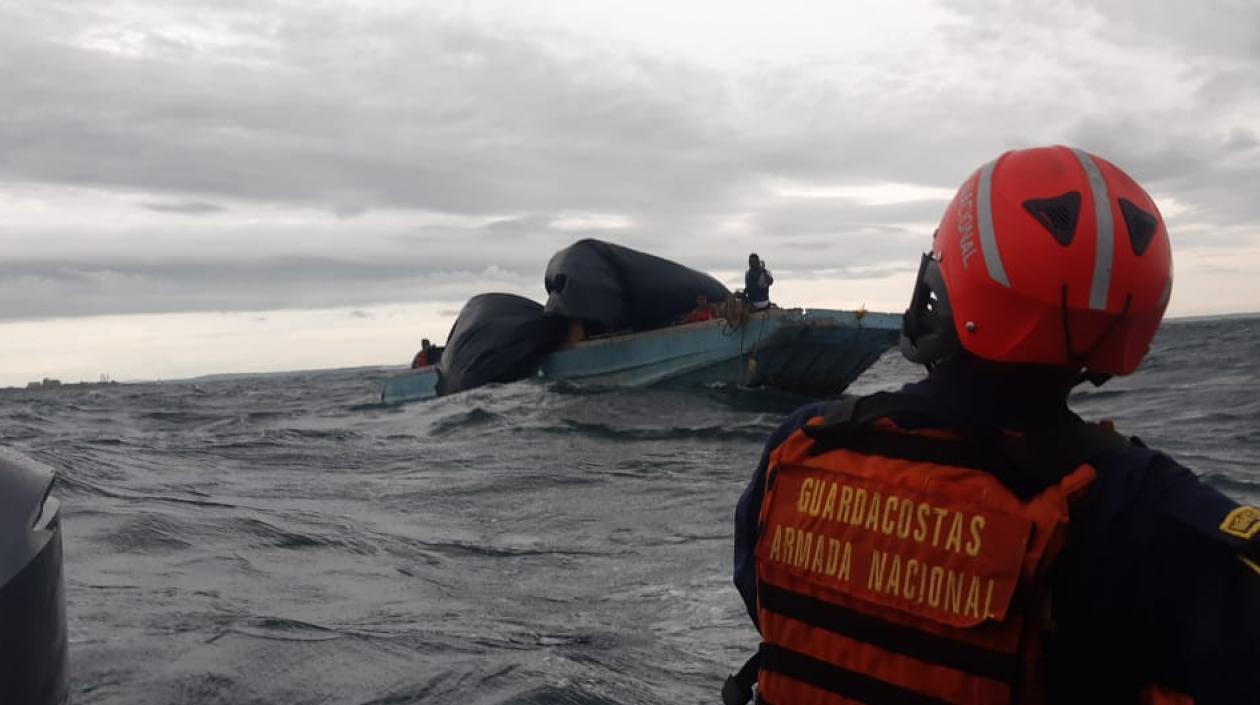 Armada de Colombia durante el rescate, cuando había restricción en navegación por el paso de Iota.
