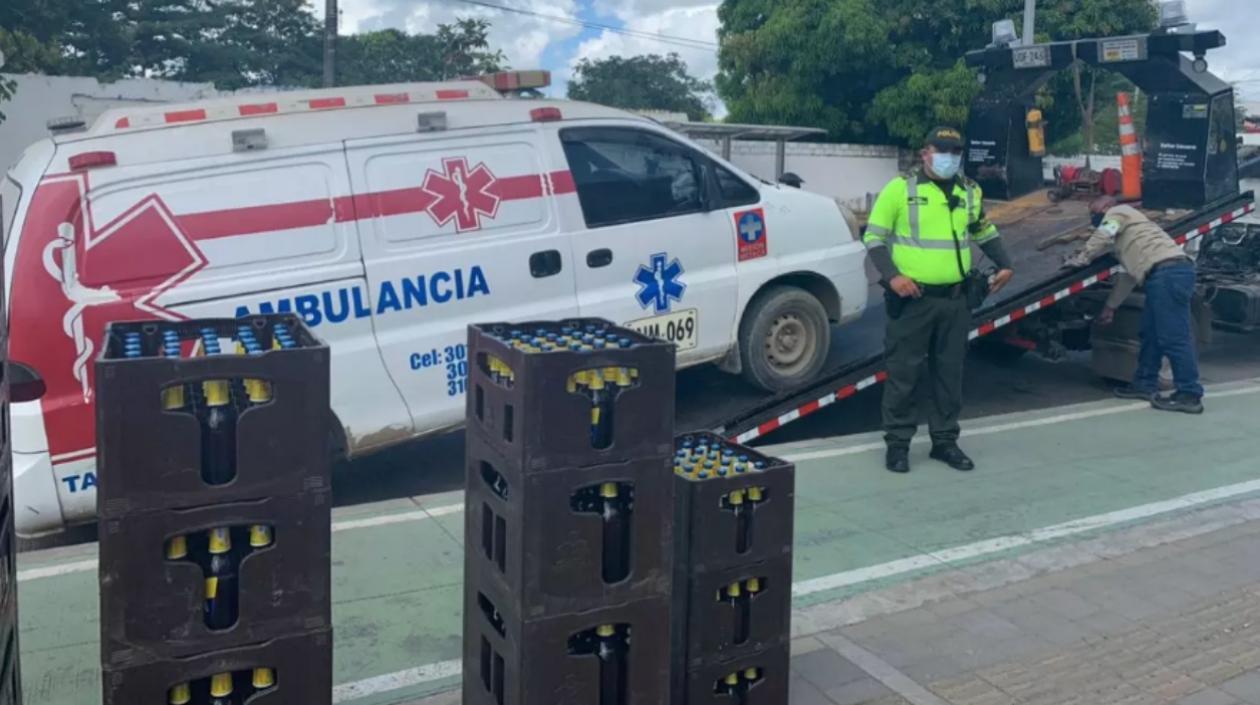La ambulancia que sorprendieron transportando canastas de cerveza. 