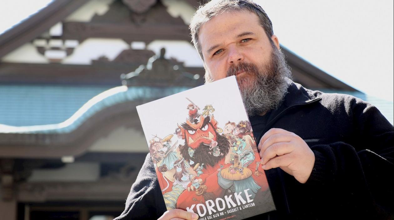 El guionista español de cómic Josep Busquet posa durante una entrevista con Efe en Tokio (Japón), para hablar de "Korokke y la chica que dijo no".