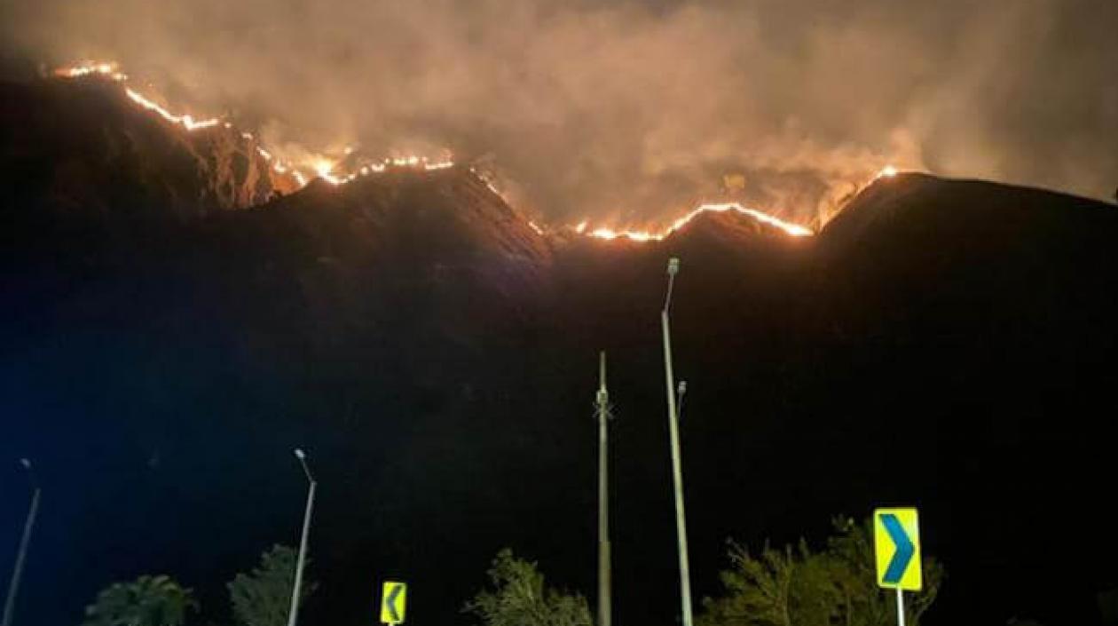 El voraz incendio en Quetame, Cundinamarca.