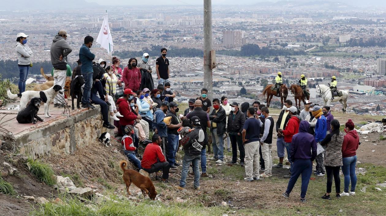 Imagen de desalojados en Bogotá.