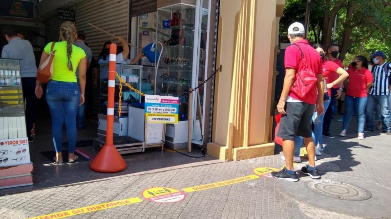 Algunos negocios en el Paseo Bolívar abrieron.