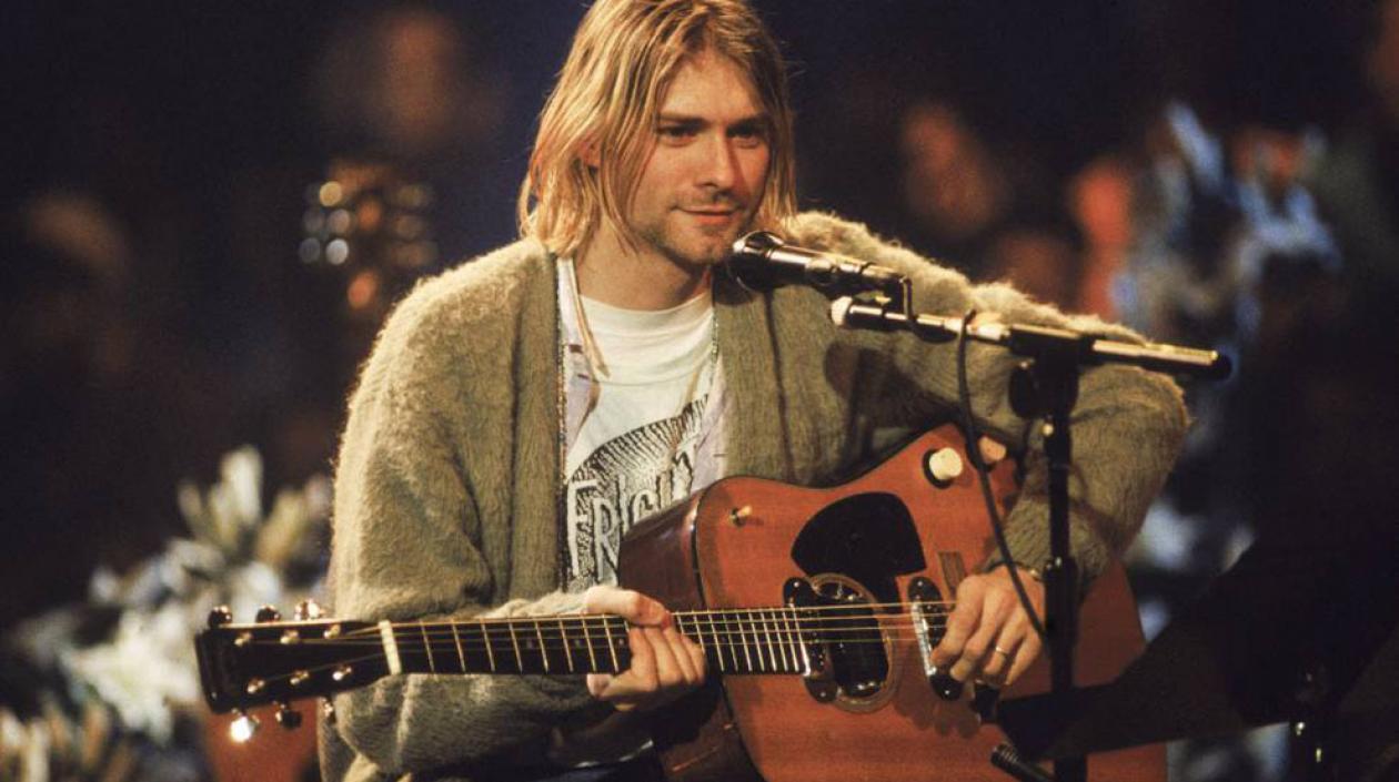 La guitarra del líder de Nirvana, fallecido en 1994, superó el millón de dólares.